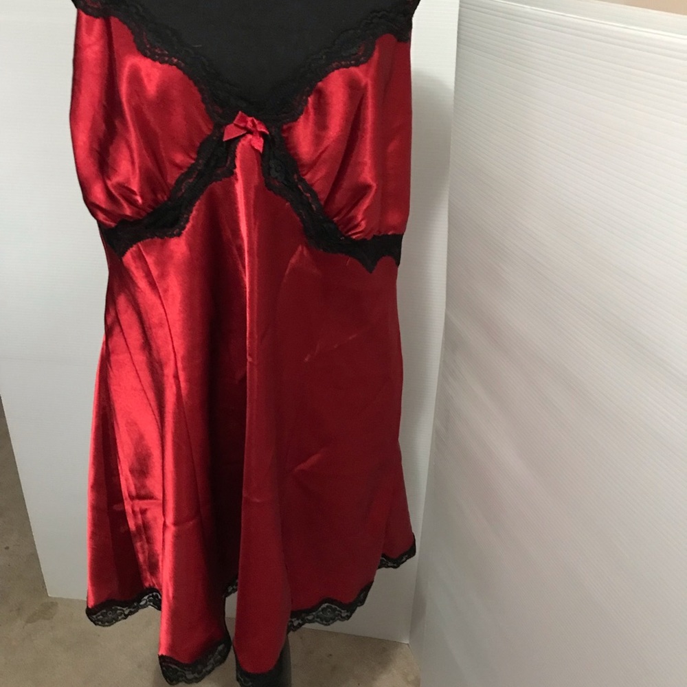 Cacique Sexy Sensual Lingerie Camisole Red Black Lace Trim Satin Slip Sz 14/16